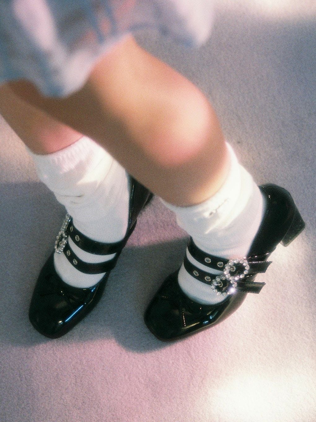 【BUBBLES】リボンバックルヒールパンプス