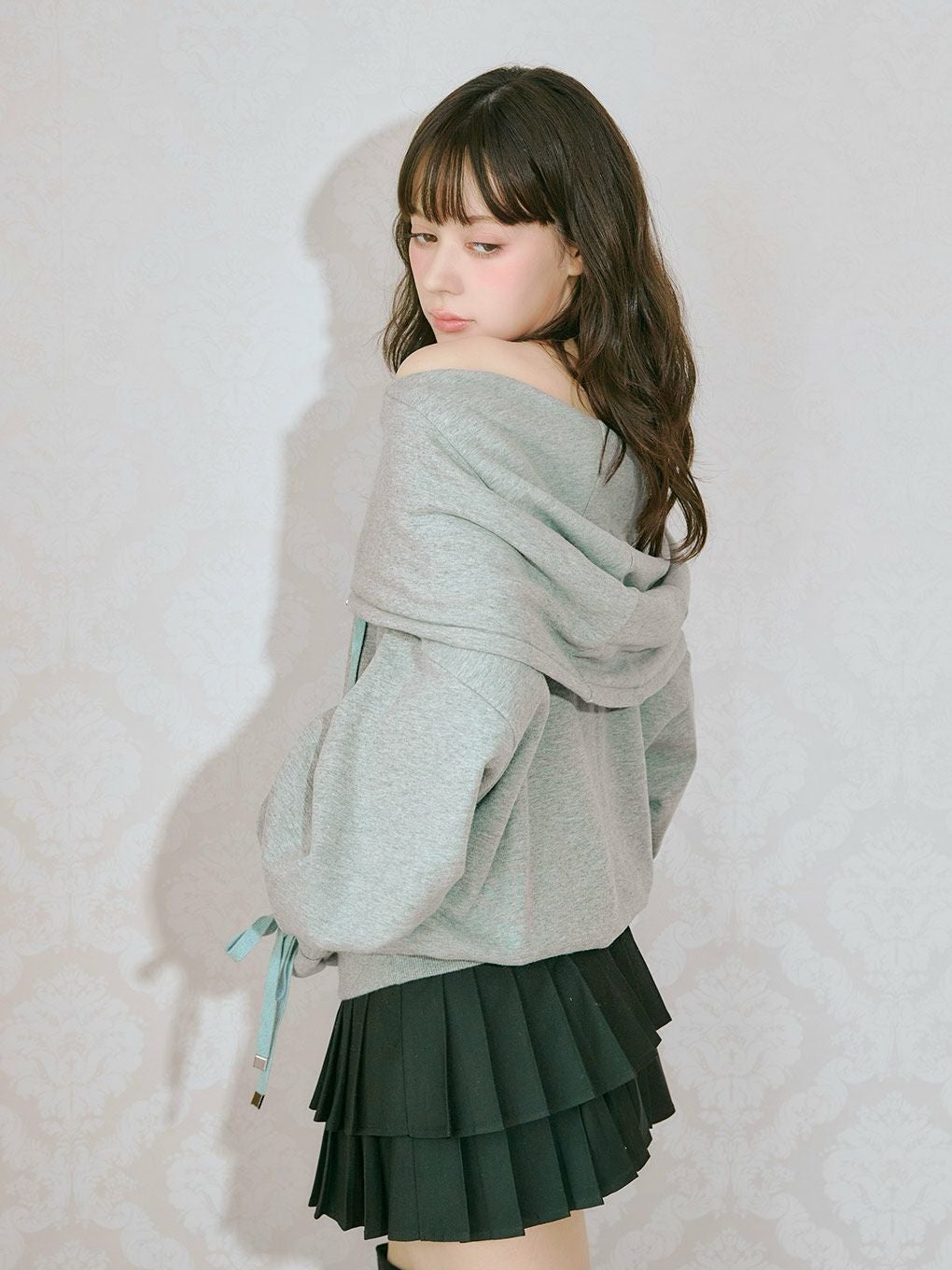 【BUBBLES】オフショルダーフーディートップス