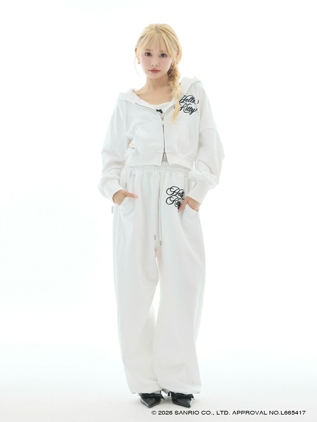 【BUBBLES】エンブロイダリークロップドパーカー