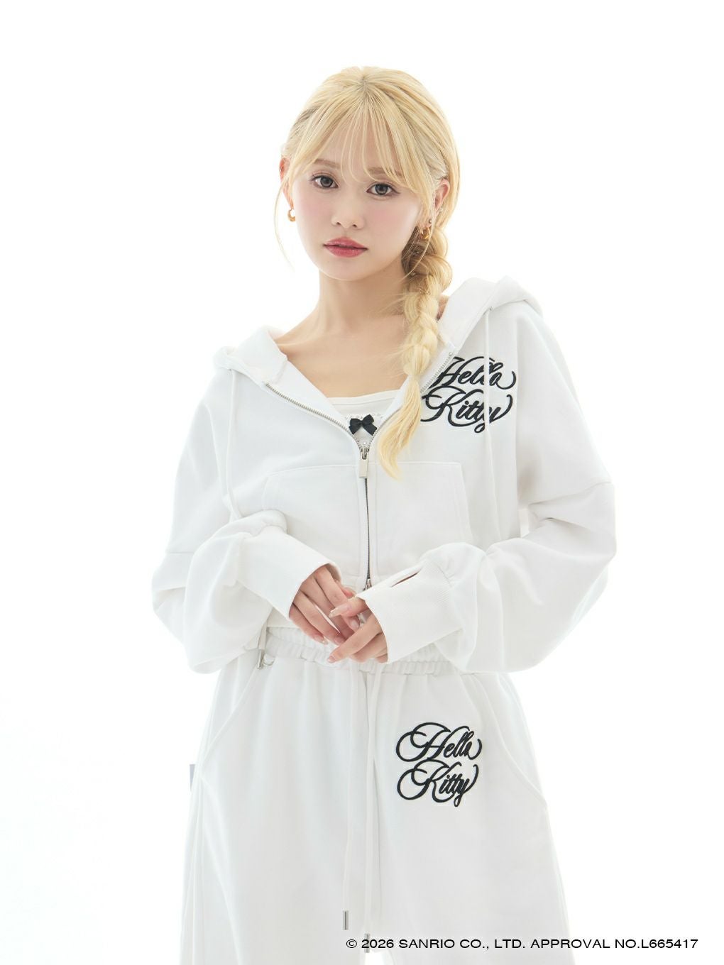 【BUBBLES】エンブロイダリークロップドパーカー