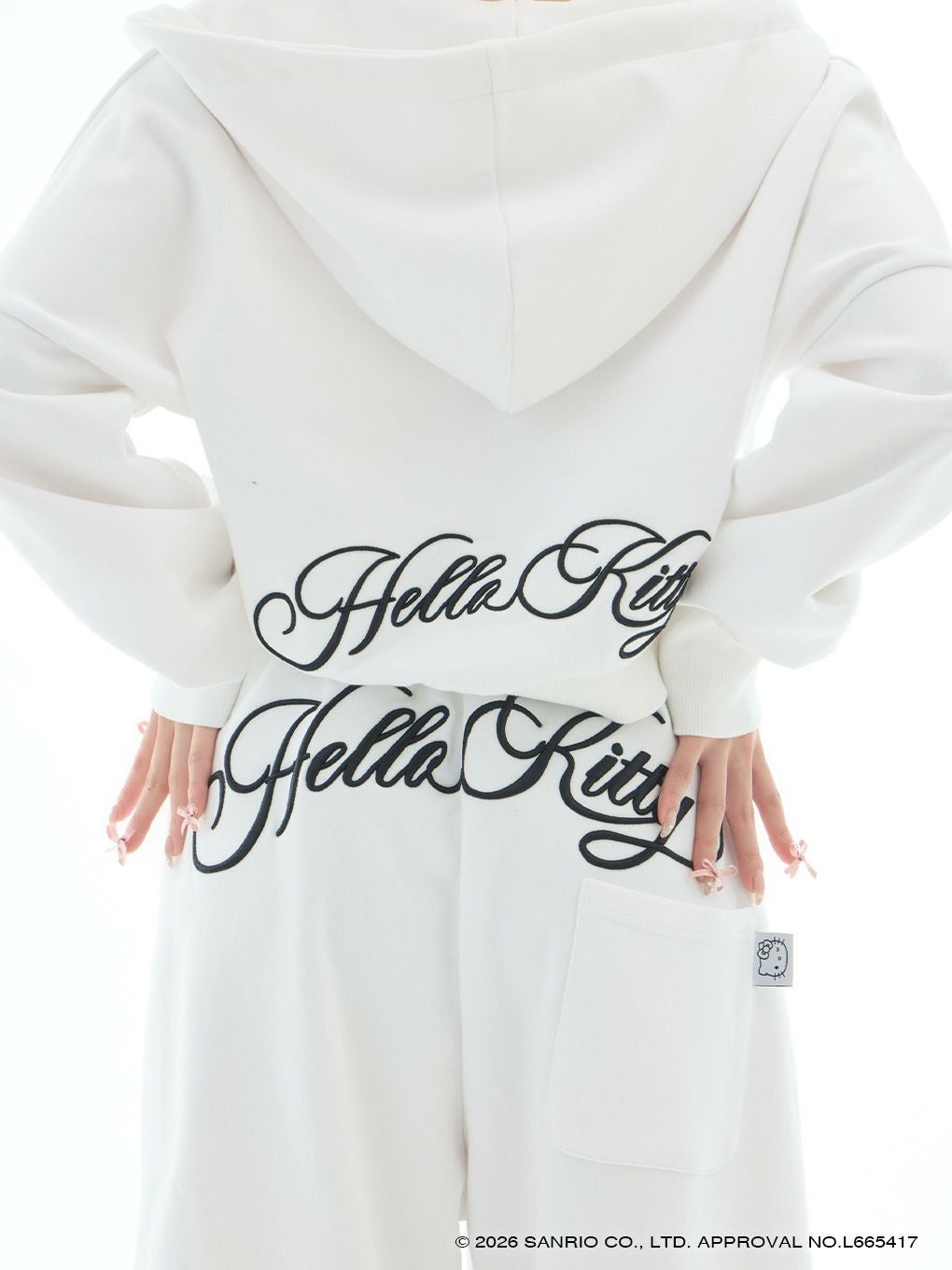 【BUBBLES】エンブロイダリークロップドパーカー