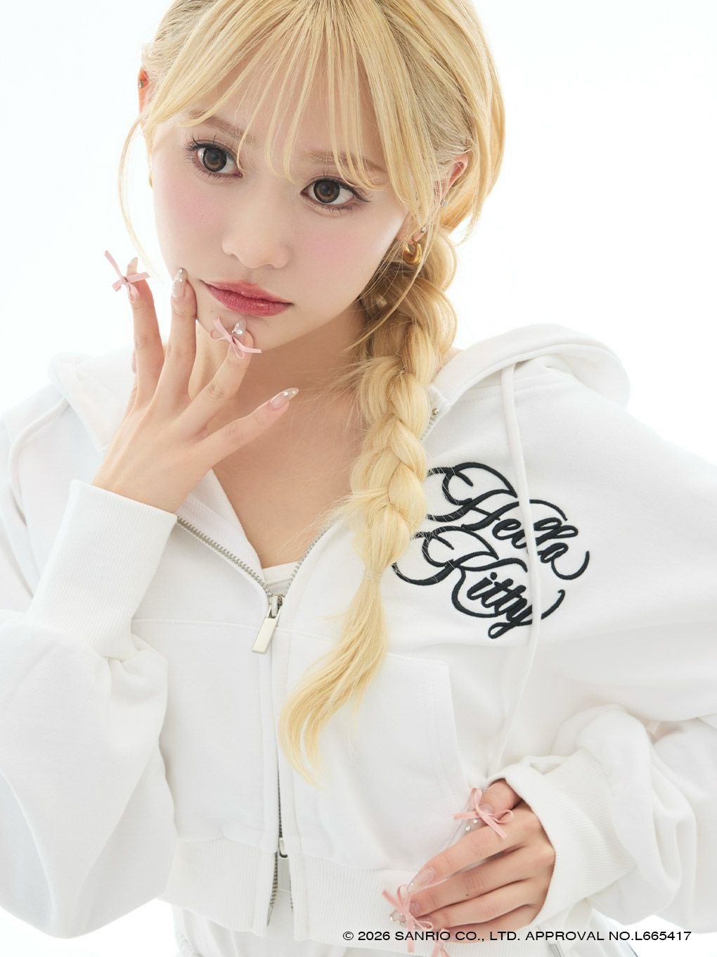 【BUBBLES】エンブロイダリークロップドパーカー