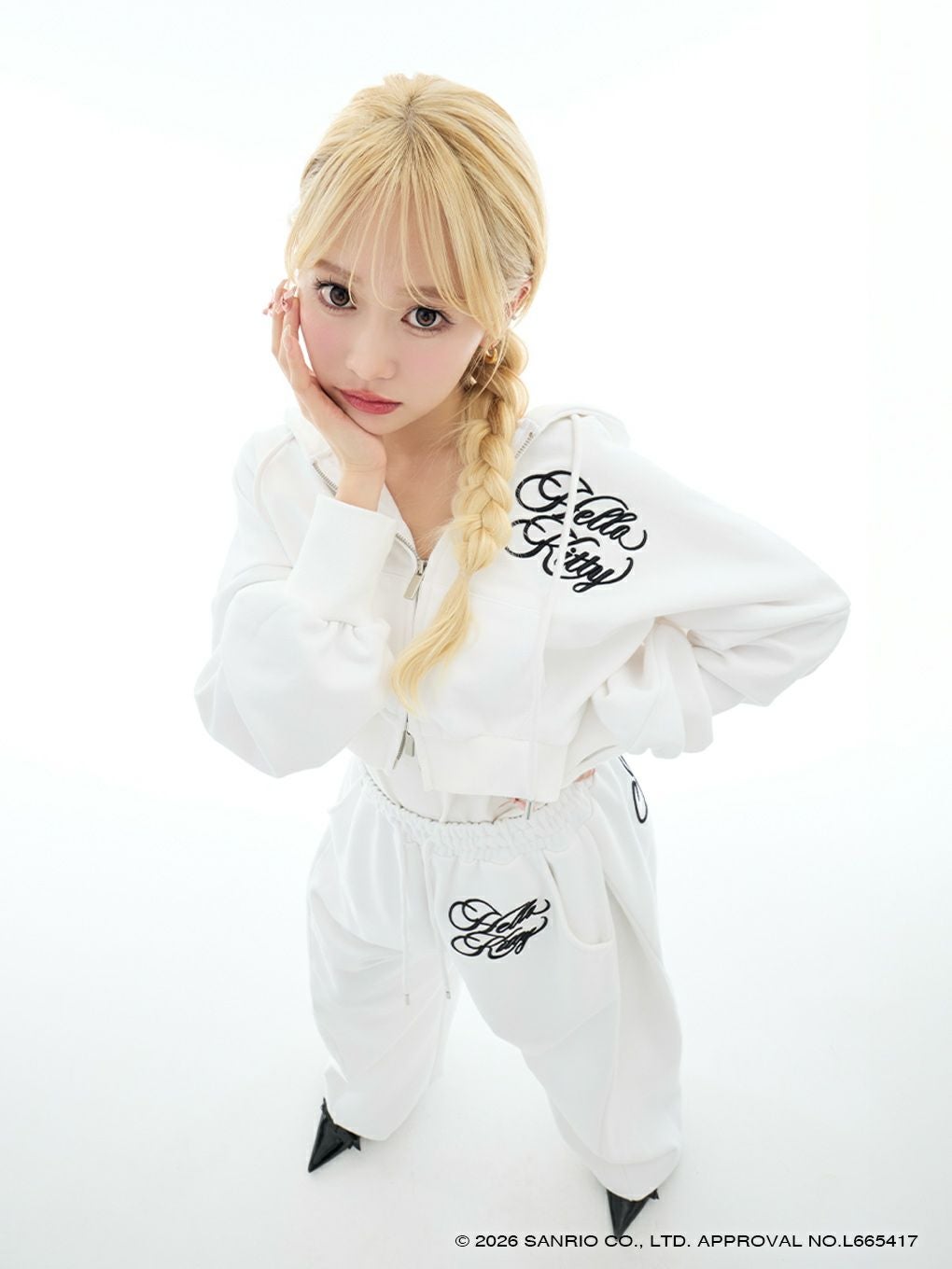 【BUBBLES】エンブロイダリークロップドパーカー