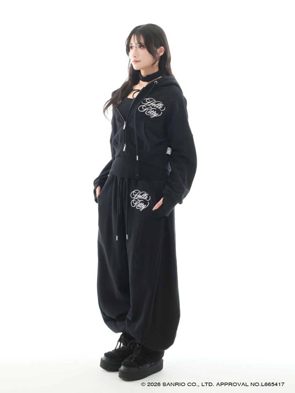 【BUBBLES】エンブロイダリークロップドパーカー