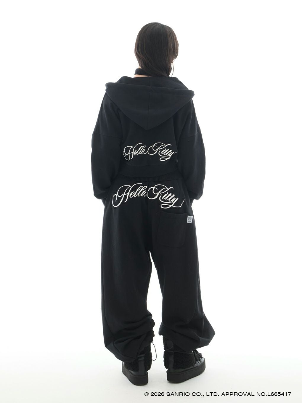 【BUBBLES】エンブロイダリークロップドパーカー