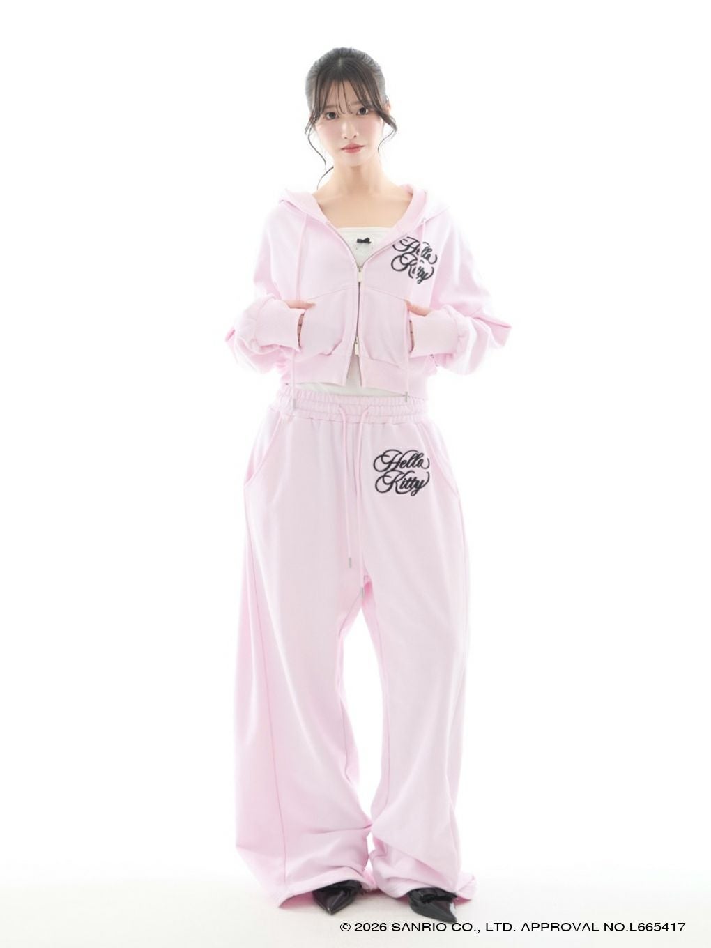 【BUBBLES】エンブロイダリークロップドパーカー