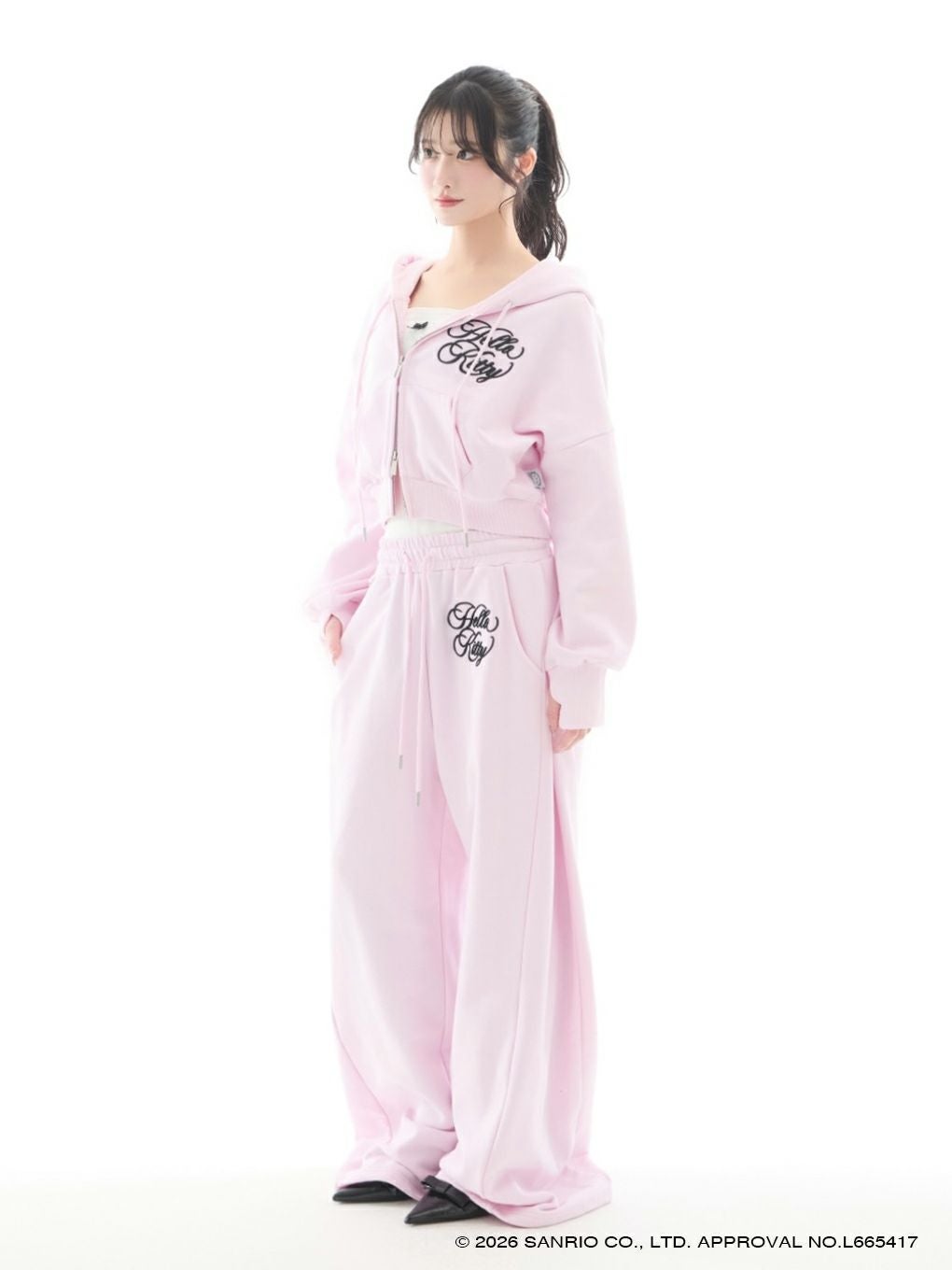 【BUBBLES】エンブロイダリークロップドパーカー