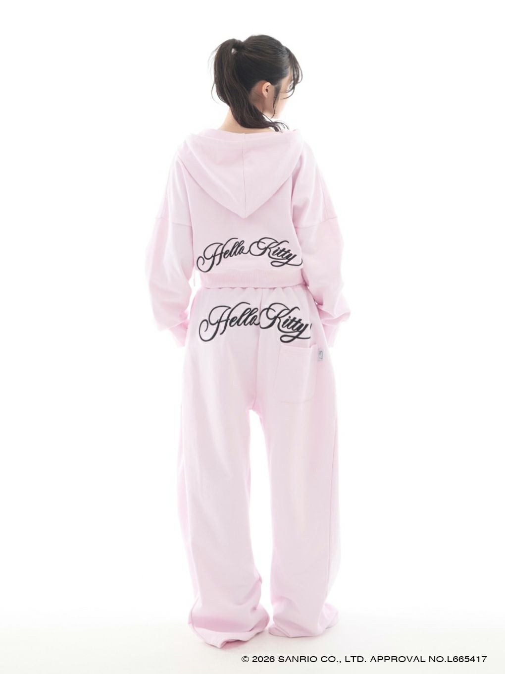 【BUBBLES】エンブロイダリークロップドパーカー